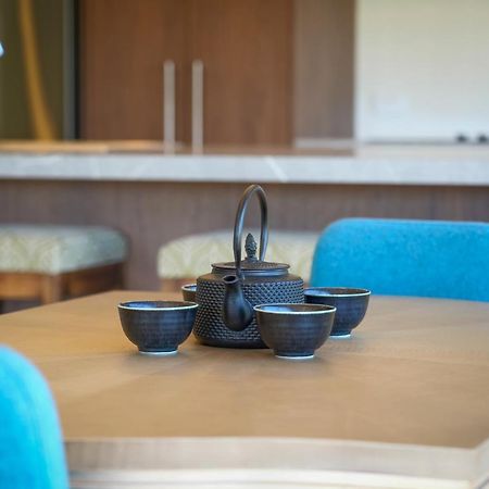 مارتينبوره Parehua Resort المظهر الخارجي الصورة A tea set