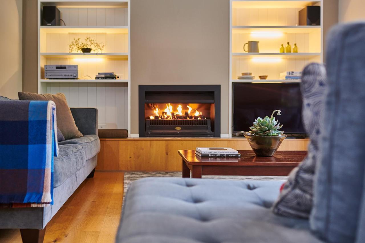 مارتينبوره Parehua Resort المظهر الخارجي الصورة A fireplace in a home
