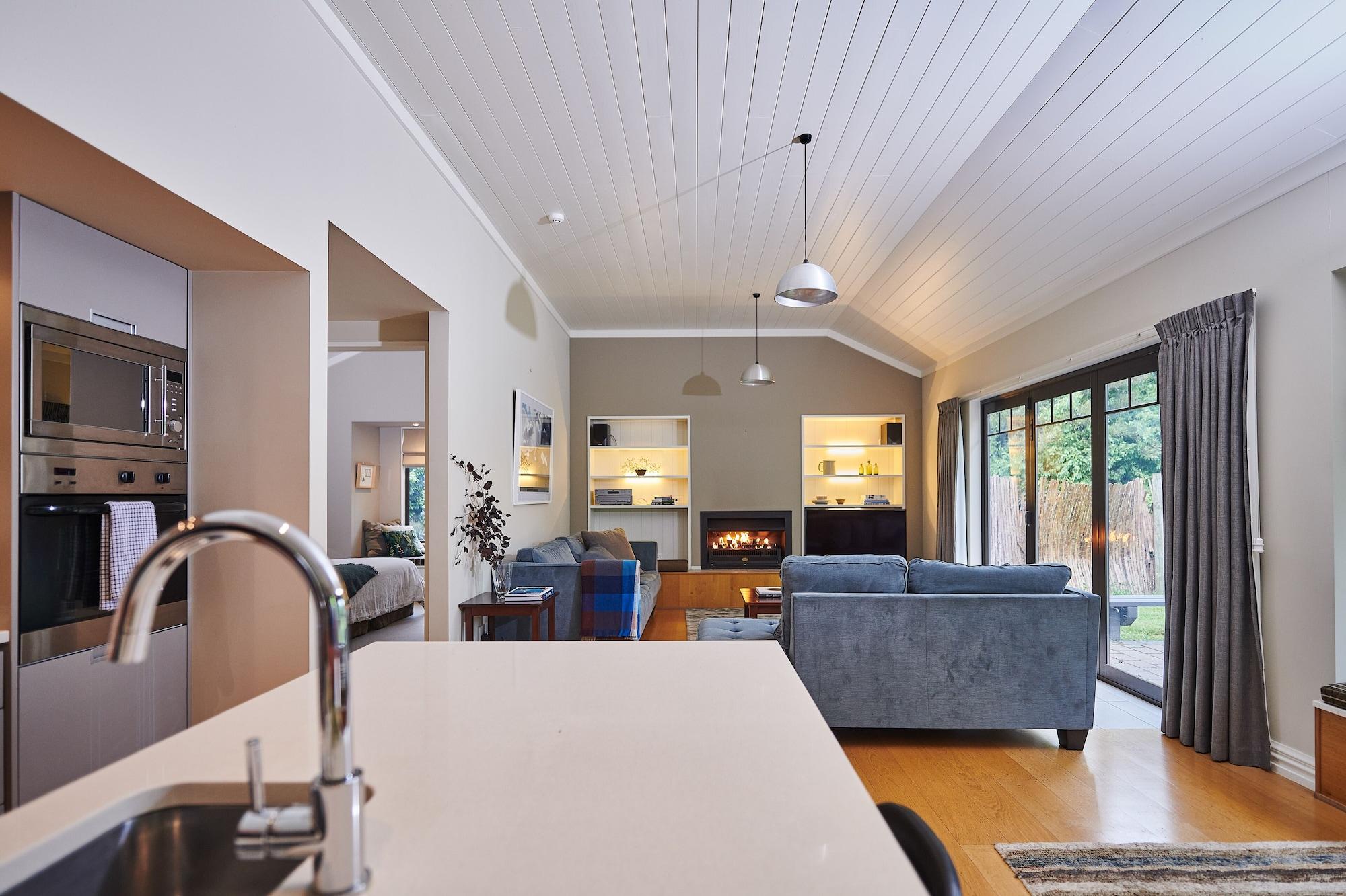 مارتينبوره Parehua Resort المظهر الخارجي الصورة Interior of a house