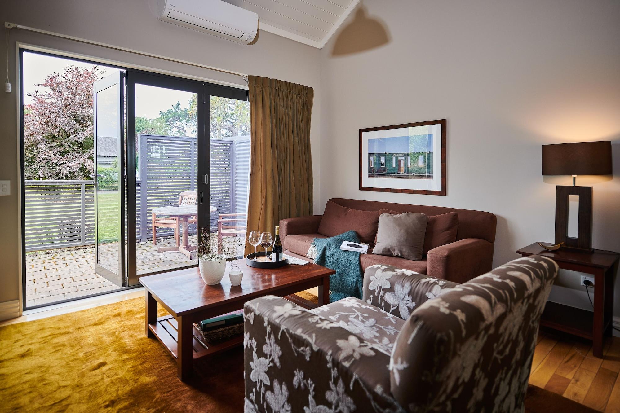 مارتينبوره Parehua Resort المظهر الخارجي الصورة A living room in a house