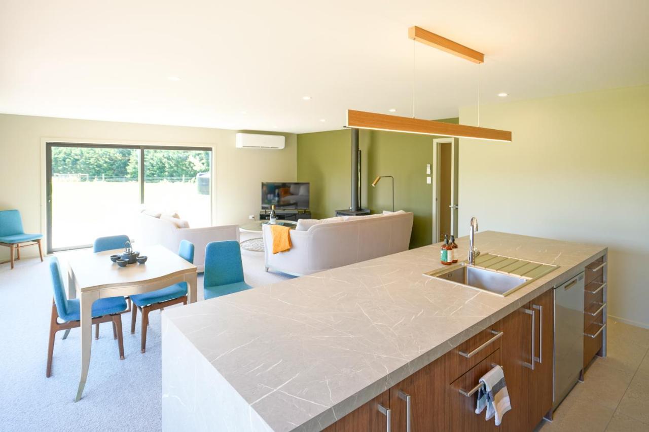 مارتينبوره Parehua Resort المظهر الخارجي الصورة A kitchen with a linear layout