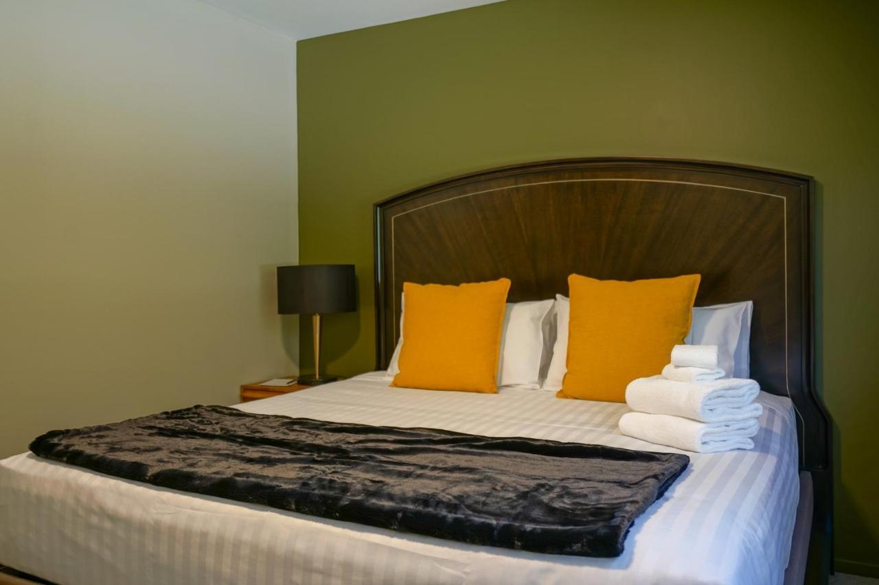 مارتينبوره Parehua Resort المظهر الخارجي الصورة A bed